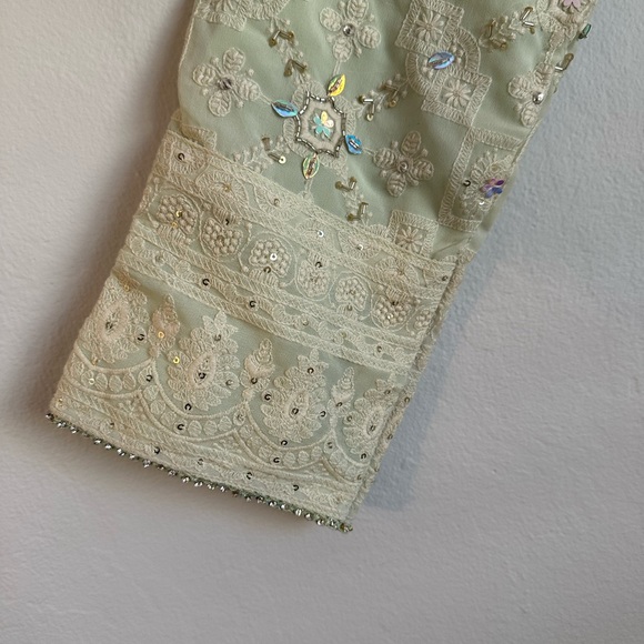 Lashkaraa Light Green Embroidered Suit - Picture 9 of 16